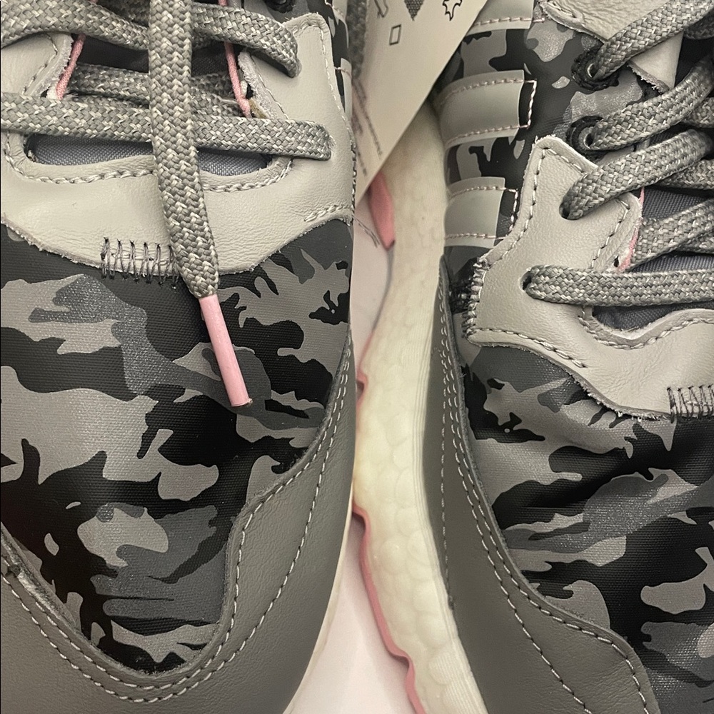 Adidas Women's Gray and Pink Sneakers 000816